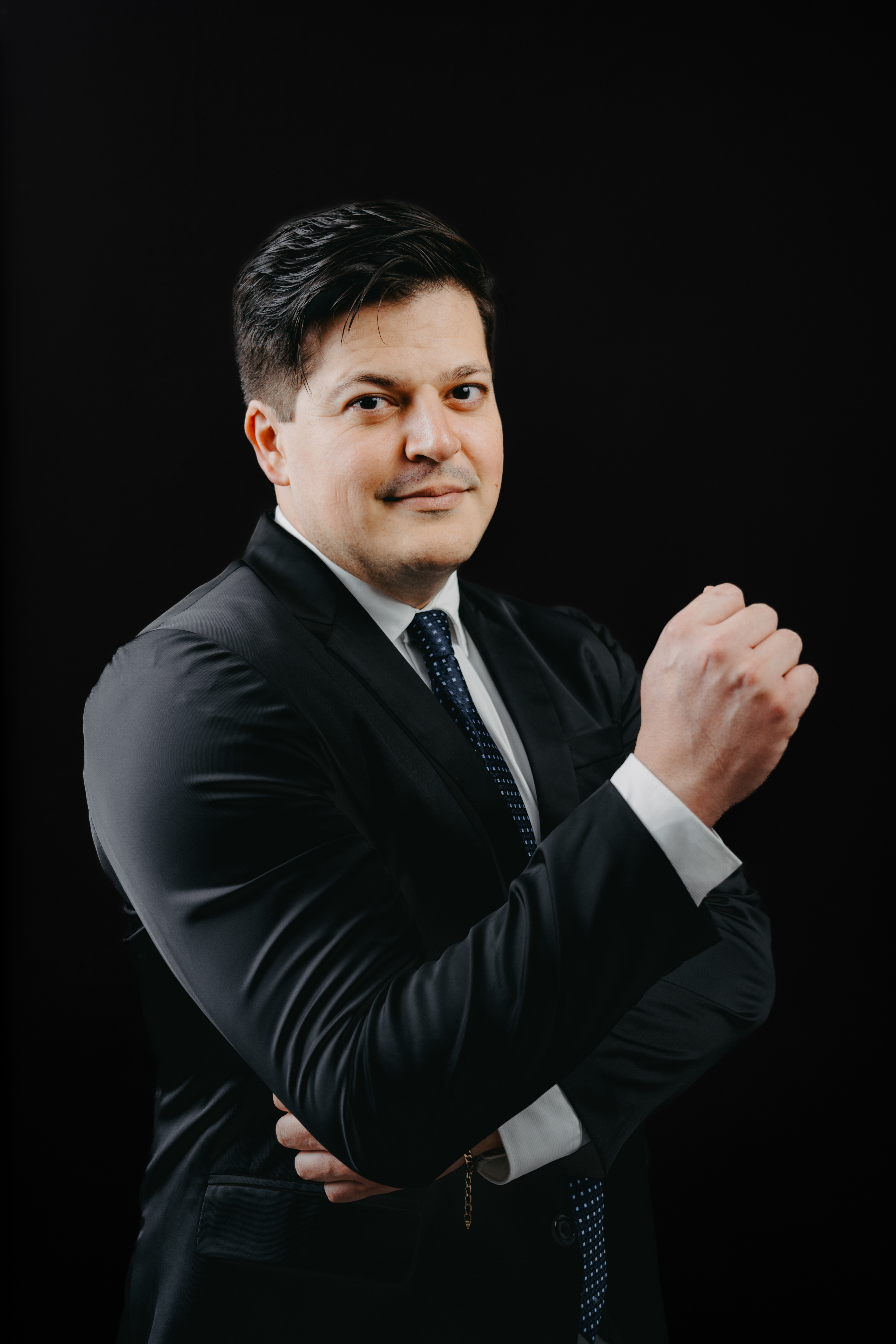 Foto profesional del abogado Luis Pérez
